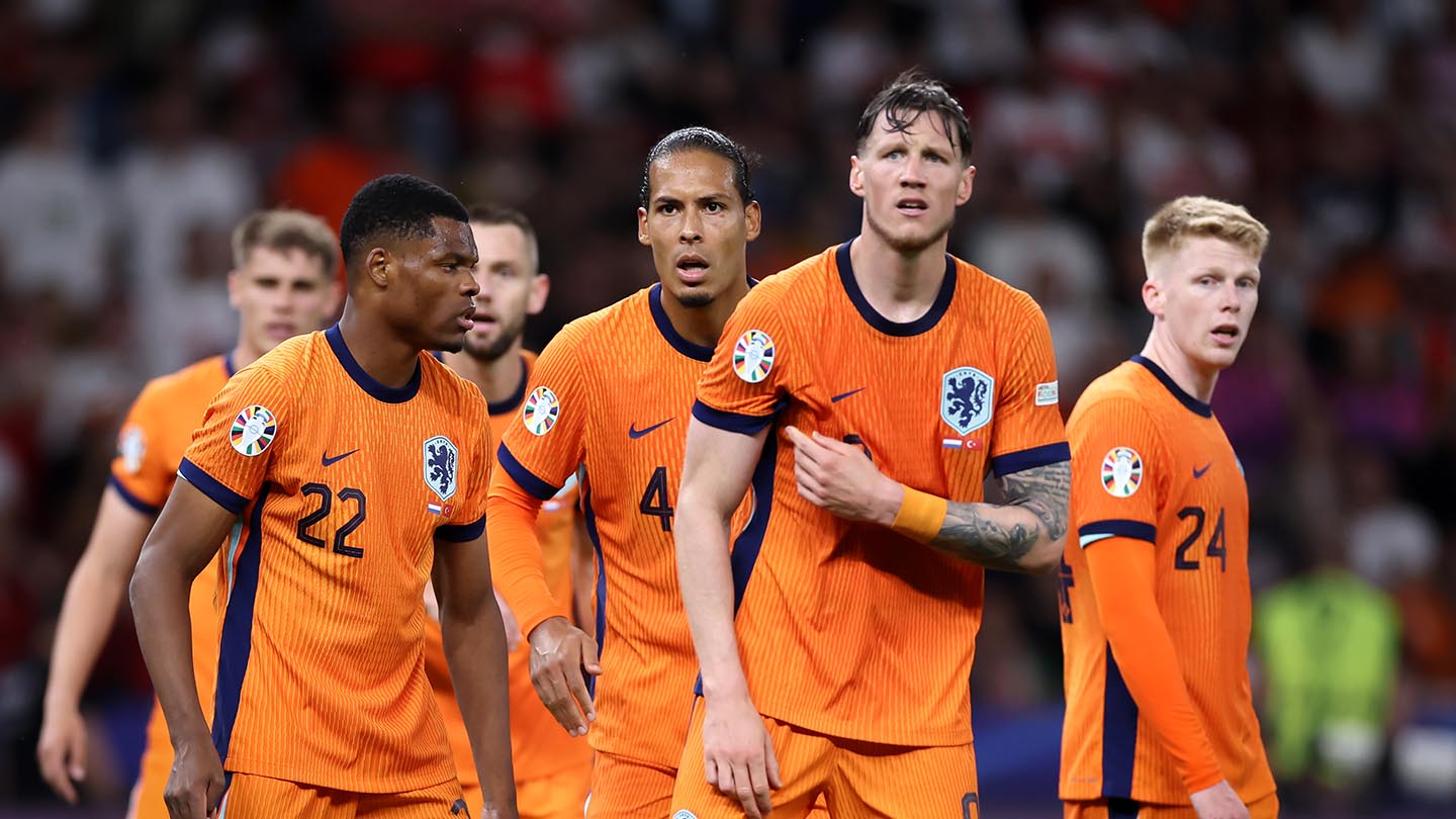 Virgil van Dijk of Netherlands and team mates look on during the UEFA EURO 2024 quarter-final match between Netherlands and Türkiye at Olympiastadion